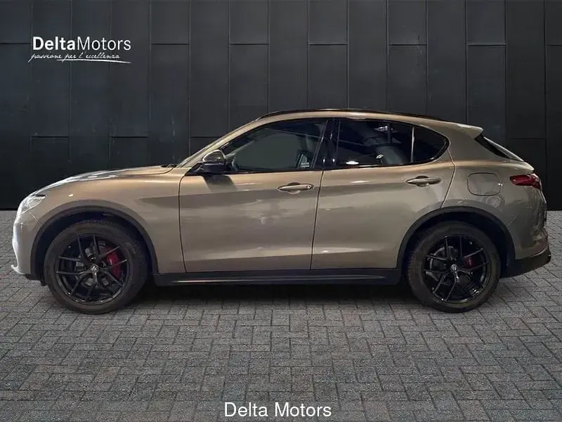 Usata Alfa Romeo Stelvio Tech Edition 190 CV (139 kW) 2019 Grigio scuro metallizzato SUV
