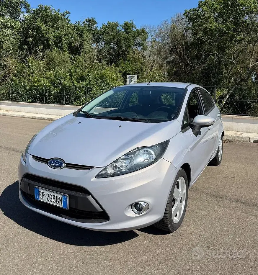 Usata Ford Fiesta Business Edition 92 CV (67 kW) 2012 Grigio Berlina