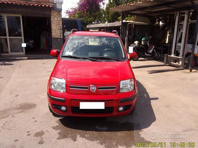 Usata Fiat Panda Dynamic 75 CV (55 kW) 2011 Rosso Utilitaria