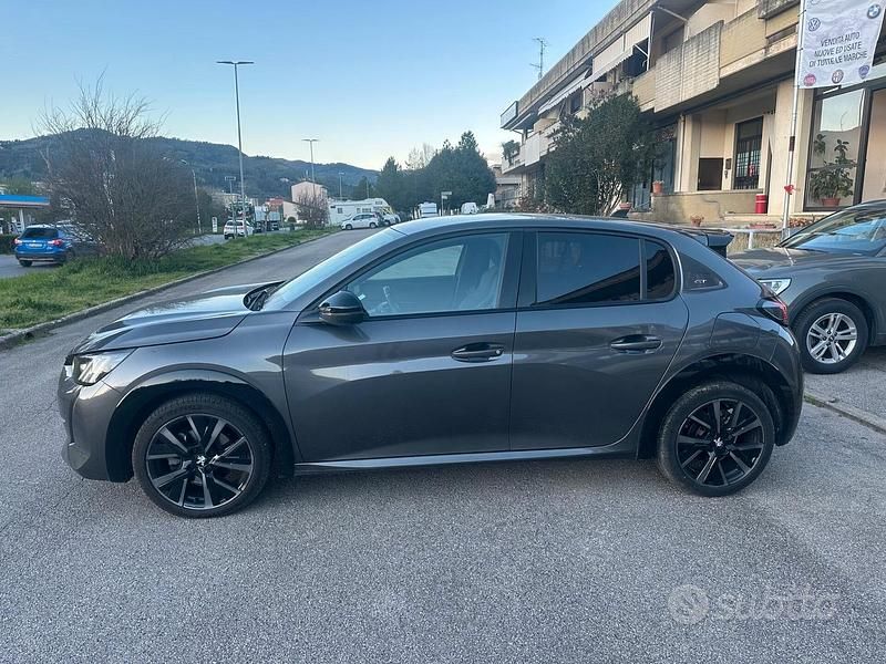 Usata Peugeot 208 GT 131 CV (96 kW) 2023 Grigio Utilitaria