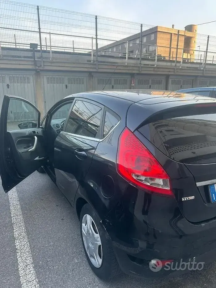 Usata Ford Fiesta 68 CV (50 kW) 2009 Nero Berlina