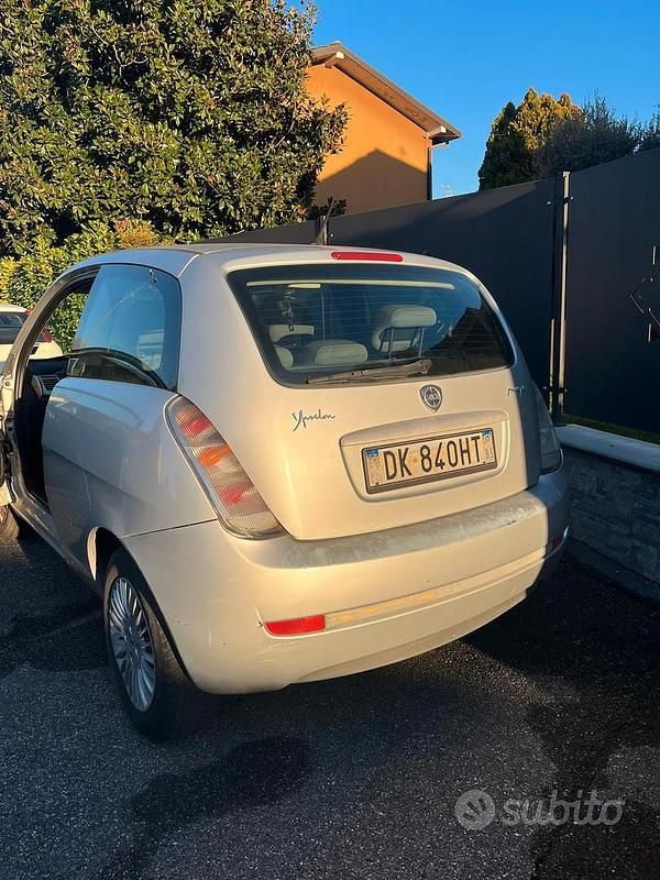 Usata Lancia Ypsilon 69 CV (50 kW) 2007 Grigio Utilitaria