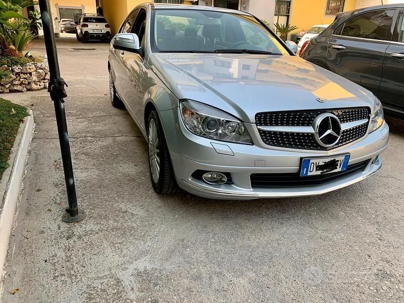 Usata Mercedes C220 170 CV (125 kW) 2009 Grigio Berlina