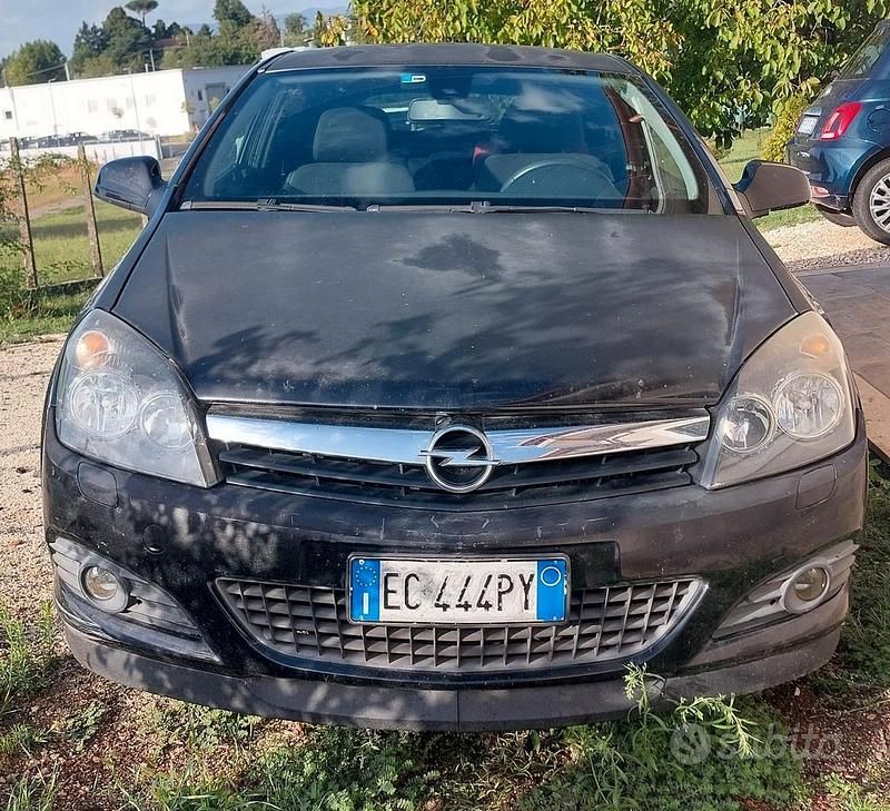 Usata Opel Astra GTC 110 CV (80 kW) 2010 Nero