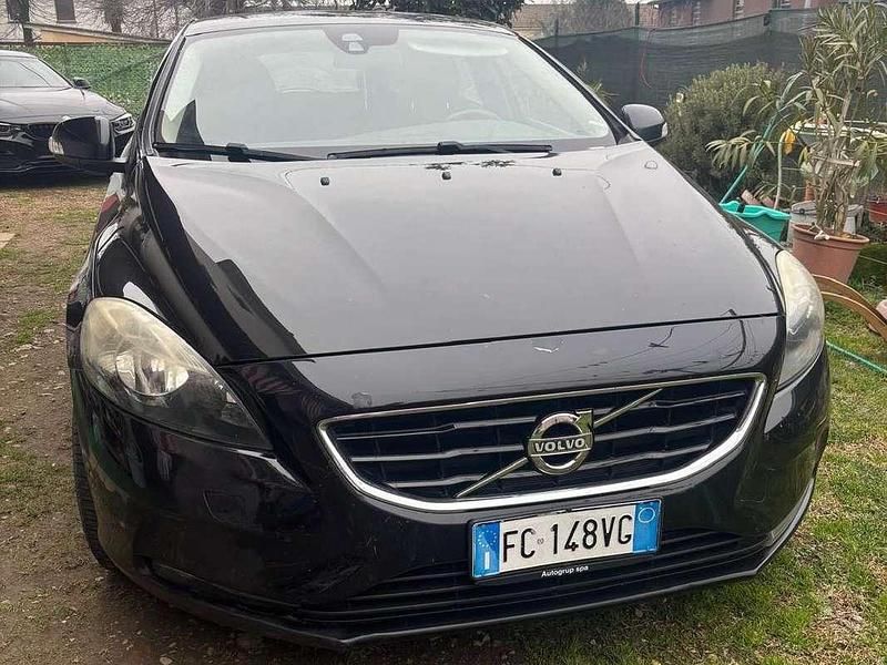 Usata Volvo V40 120 CV (88 kW) 2016 Nero Berlina