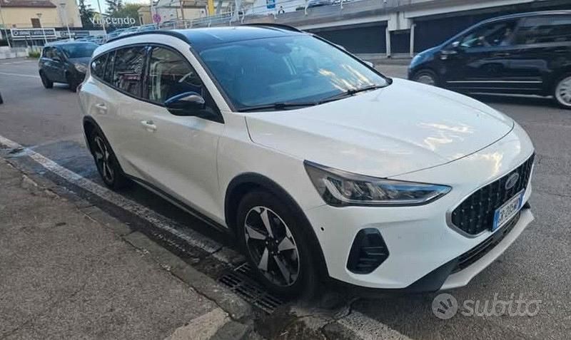 Bianco Usata 2024 Ford Focus Tre volumi | 17.699 € (Super prezzo) - Immagine 1/4