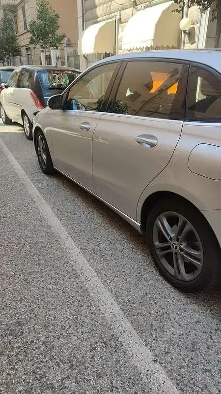 Usata Mercedes B180 Business 116 CV (85 kW) 2020 Utilitaria