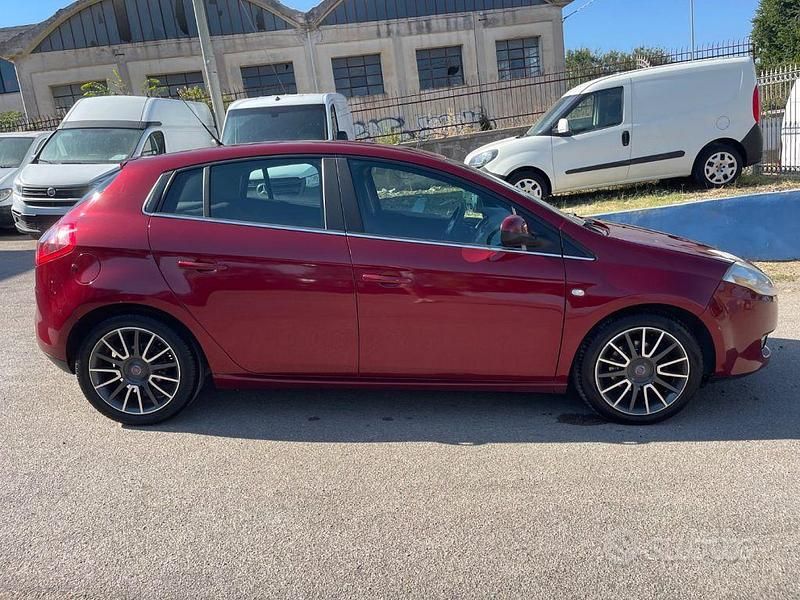 Usata Fiat Bravo 105 CV (77 kW) 2009 Bordeaux Utilitaria