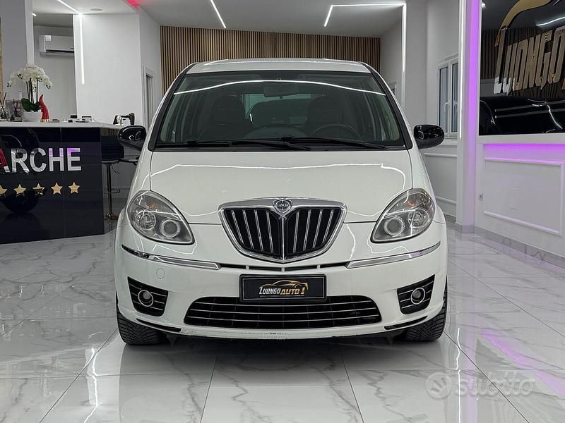 Usata Lancia Musa Platinum 95 CV (69 kW) 2011 Bianco Monovolume