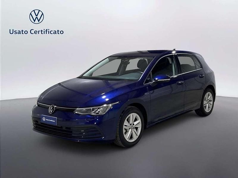 Usata VW Golf VIII Life 110 CV (80 kW) 2024 Atlantic blue metallizzato Berlina