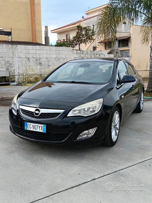 Usata Opel Astra Cosmo 110 CV (80 kW) 2011 Nero Station wagon