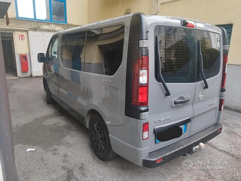 Usata Opel Vivaro 2016 Grigio Monovolume