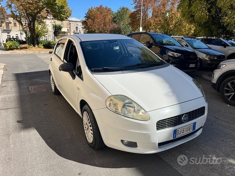 Bianco Usata 2007 Fiat Grande Punto Due volumi | 3000 € (Buon prezzo) - Immagine 1/4