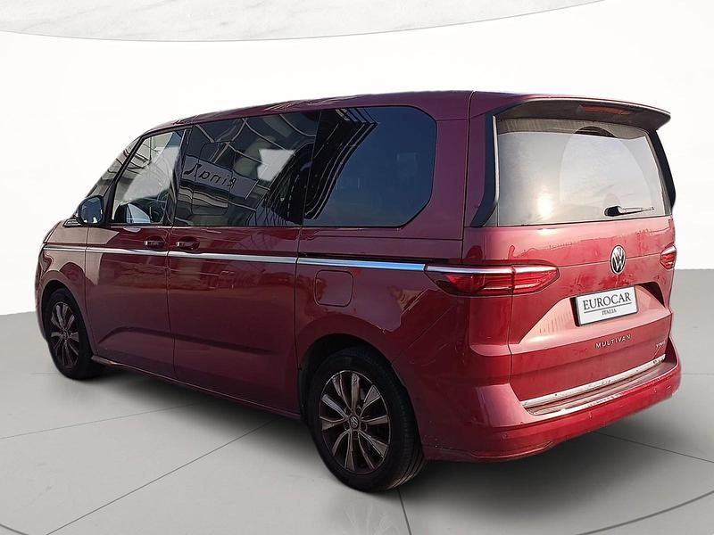 Usata VW Multivan Style 218 CV (160 kW) 2023 Rosso fortana metallizzato Furgone