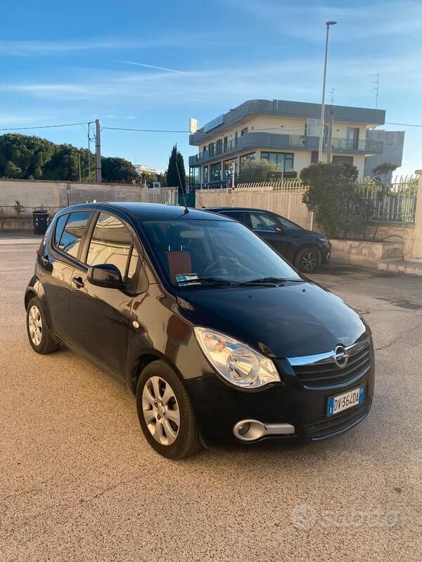 Nero Usata 2009 Opel Agila Due volumi | 4200 € - Immagine 1/4