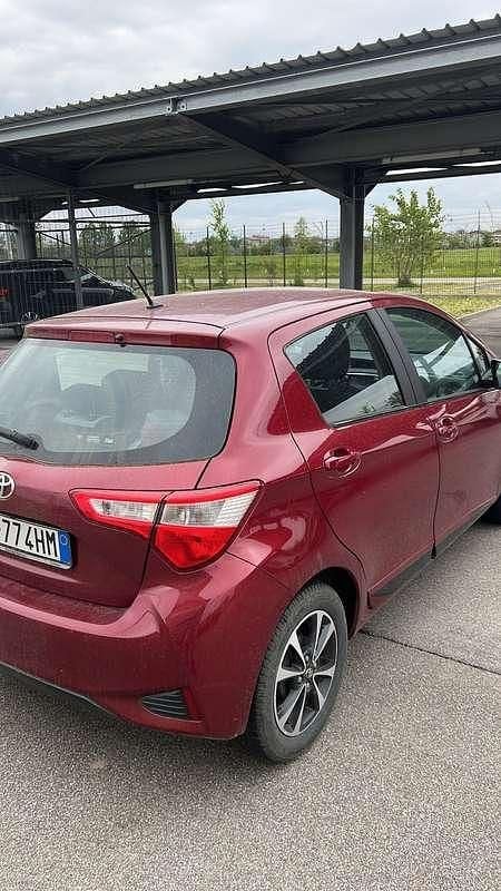 Usata Toyota Yaris Lounge 69 CV (50 kW) 2017 Berlina