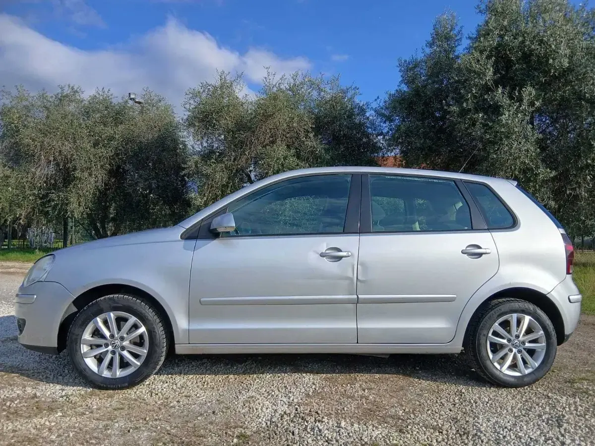 Begagnad VW Polo Comfortline 80 HK (58 kW) 2009 Silver Halvkombi
