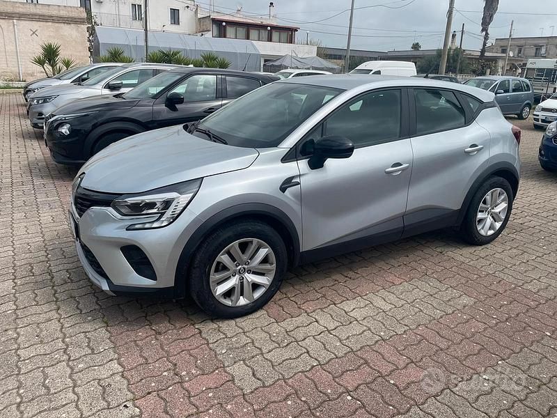 Usata Renault Captur 101 CV (74 kW) 2023 Grigio SUV