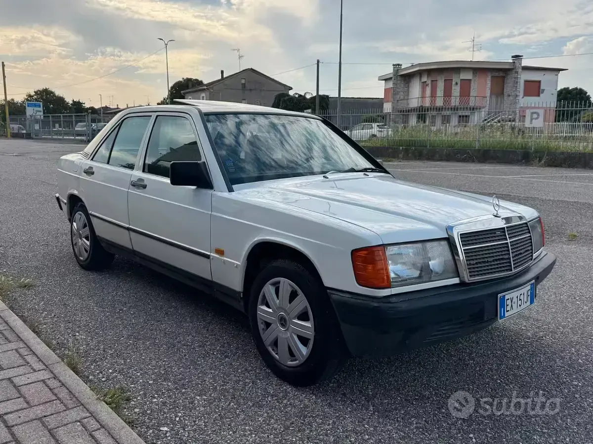 Usata Mercedes 190 90 CV (66 kW) 1988 Bianco Berlina