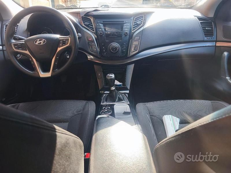 Usata Hyundai i40 136 CV (100 kW) 2011 Grigio Station wagon