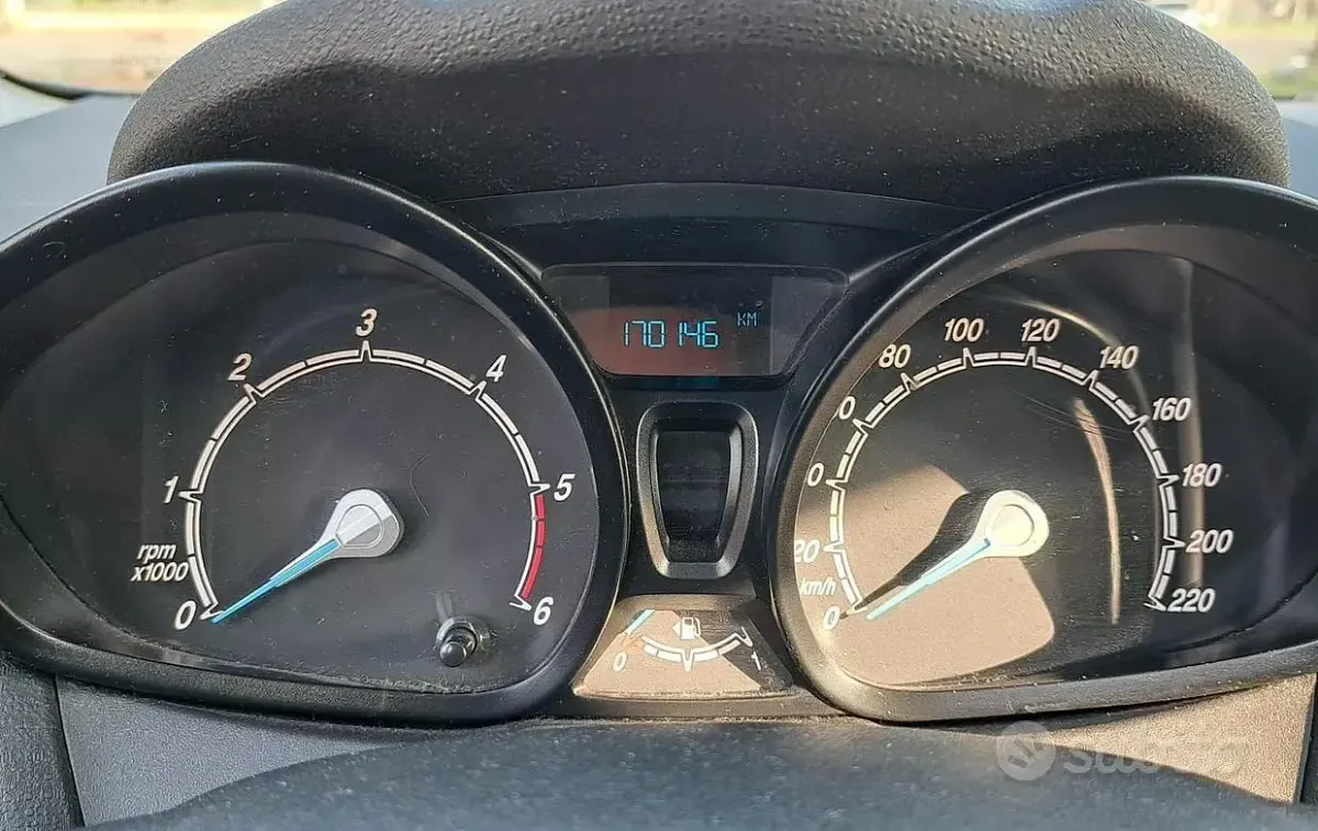 Usata Ford Fiesta 75 CV (55 kW) 2013 Blu Utilitaria