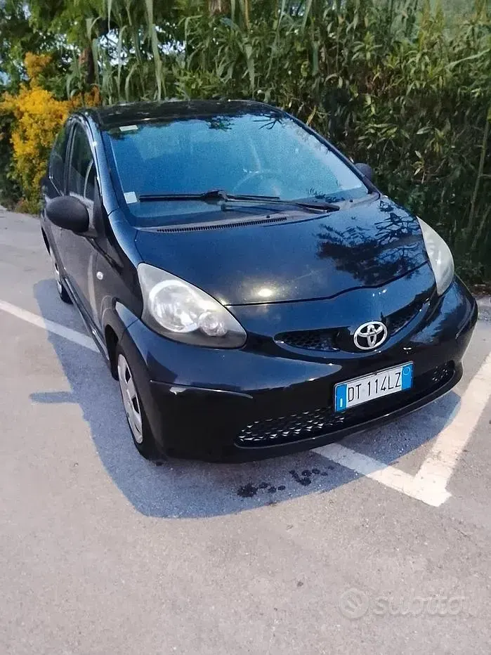 Usata Toyota Aygo 68 CV (50 kW) 2009 Nero Utilitaria