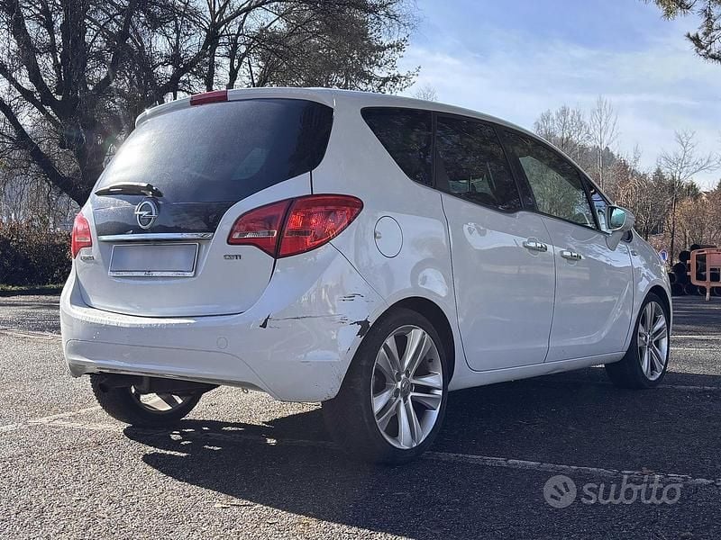 Usata Opel Meriva 110 CV (80 kW) 2011 Bianco Monovolume