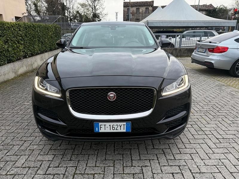 Begagnad Jaguar F-Pace Prestige 180 HK (132 kW) 2019 Svart SUV