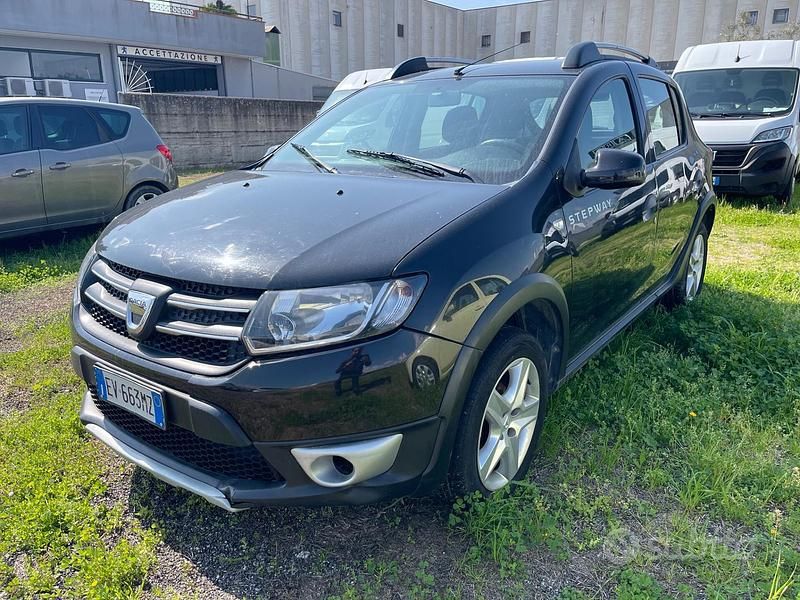 Usata Dacia Sandero Prestige 90 CV (66 kW) 2014 Blu Berlina