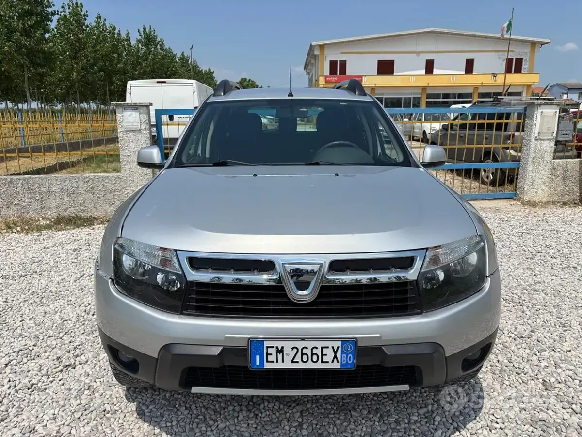 Usata Dacia Duster Lauréate 105 CV (77 kW) 2012 Grigio SUV