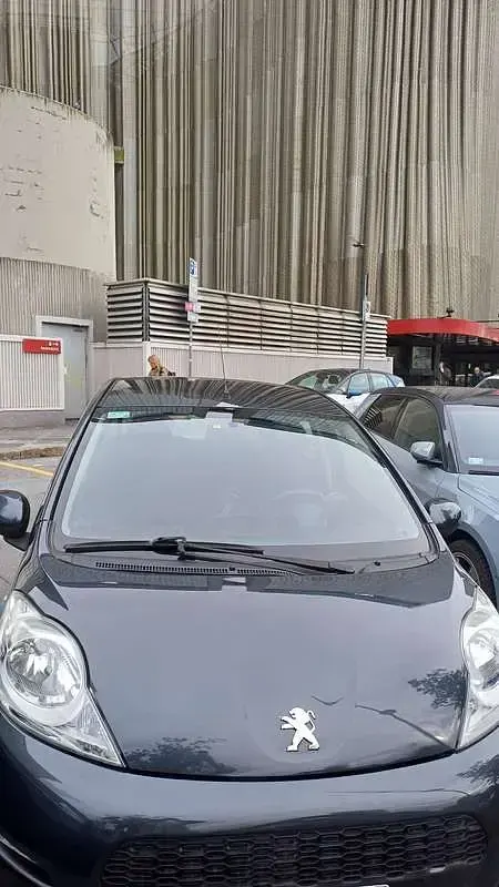 Usata Peugeot 107 Active 68 CV (50 kW) 2012 Nero Utilitaria