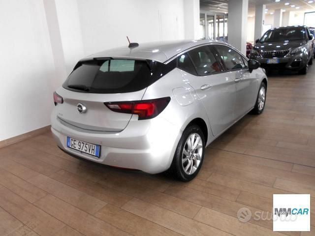 Usata Opel Astra Business Elegance 111 CV (81 kW) 2021 Argento Berlina