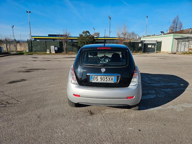 Usata Lancia Ypsilon 59 CV (43 kW) 2009 Argento Utilitaria