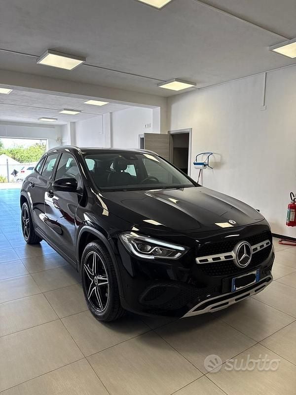 Usata Mercedes GLA200 Premium 149 CV (109 kW) 2023 Nero SUV