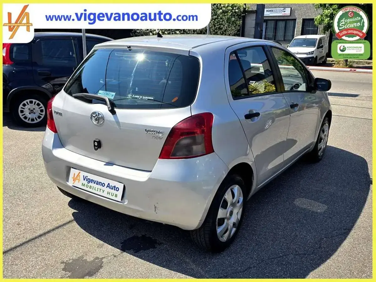 Usata Toyota Yaris 69 CV (50 kW) 2008 Argento Utilitaria