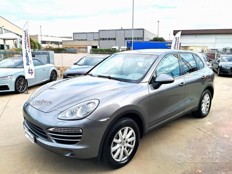 Grigio Usata 2012 Porsche Cayenne SUV | 15.700 € (Ottimo prezzo) - Immagine 1/4