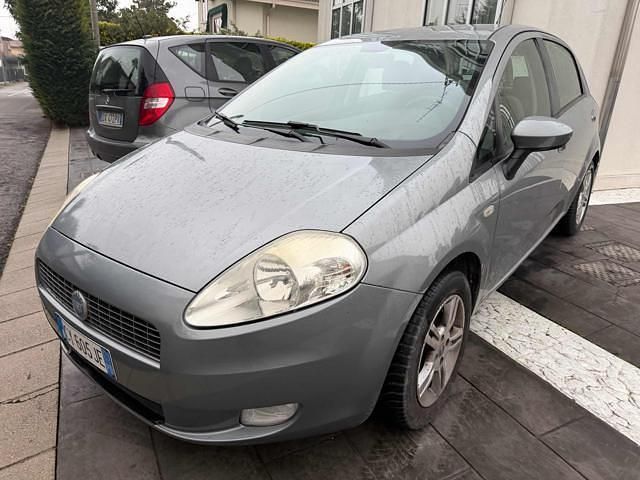 Grigio Usata 2006 Fiat Grande Punto Dynamic Due volumi | 2650 € (Buon prezzo) - Immagine 1/4