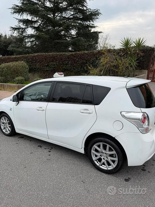 Usata Toyota Verso 2012 Bianco Monovolume