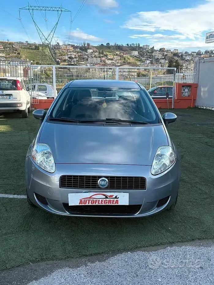Usata Fiat Grande Punto 77 CV (56 kW) 2006 Grigio Utilitaria