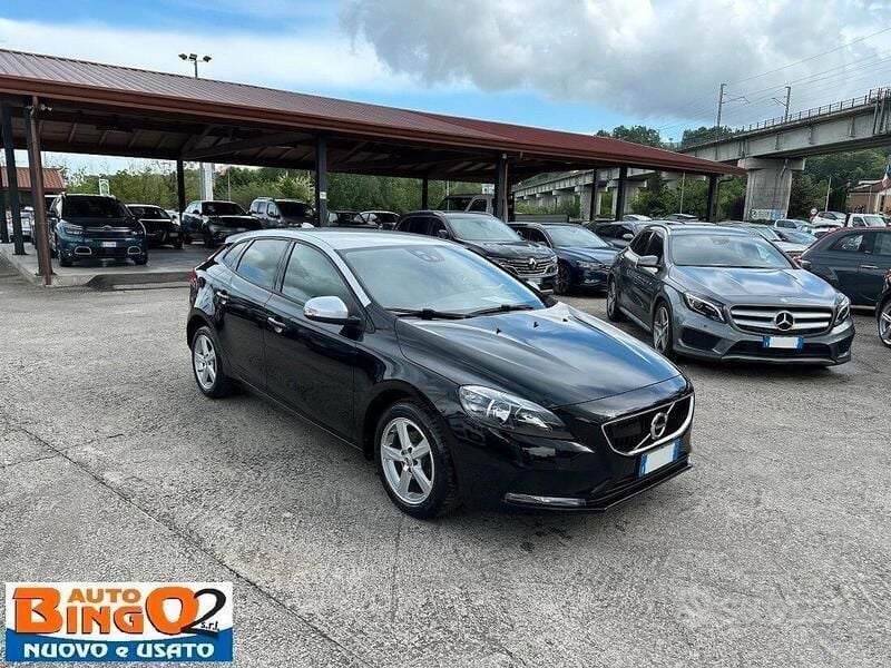 Usata Volvo V40 R-Design 120 CV (88 kW) 2018 Nero Station wagon