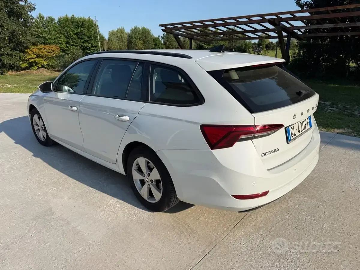 Usata Skoda Octavia Executive 150 CV (110 kW) 2023 Grigio Station wagon