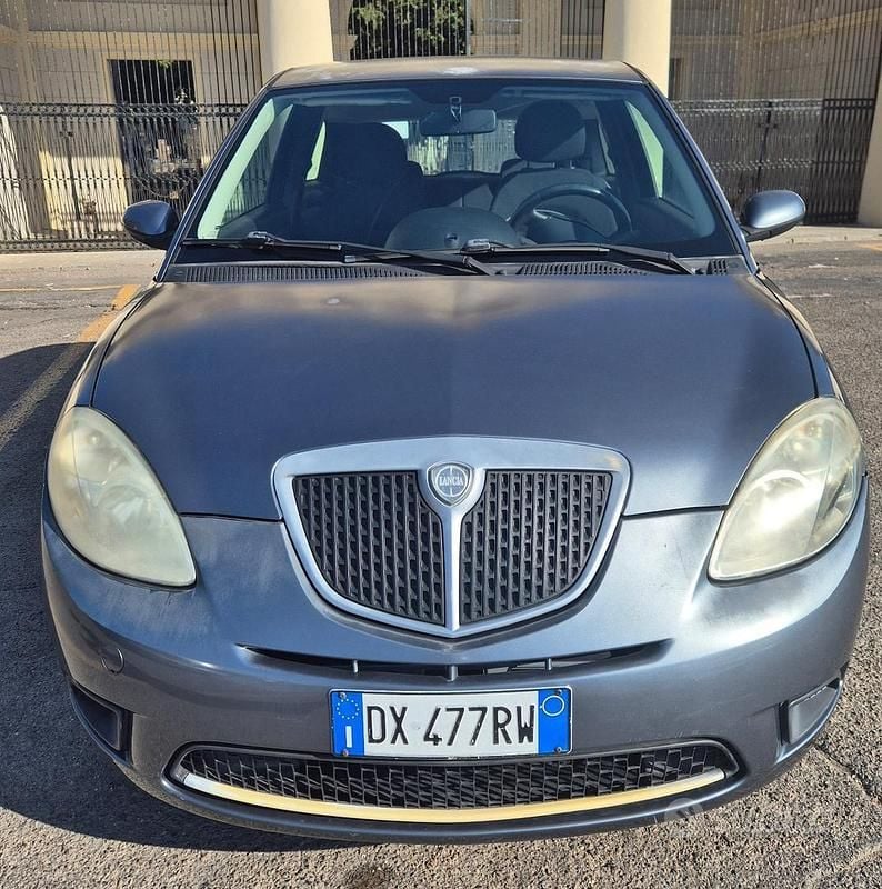 Grigio Usata 2009 Lancia Ypsilon Due volumi | 4300 € (Buon prezzo) - Immagine 1/4