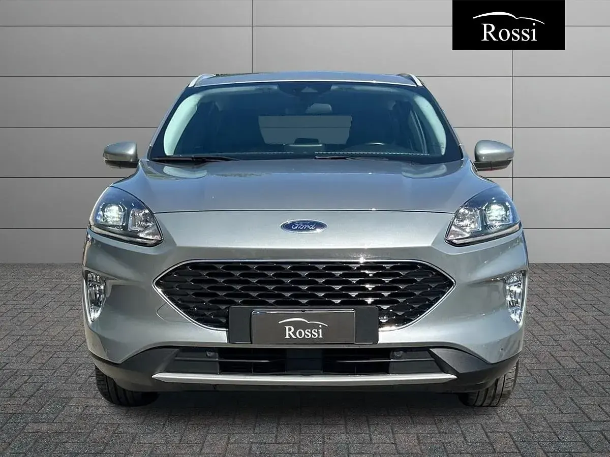 Usata Ford Kuga 120 CV (88 kW) 2022 Grigio chiaro metallizzato SUV