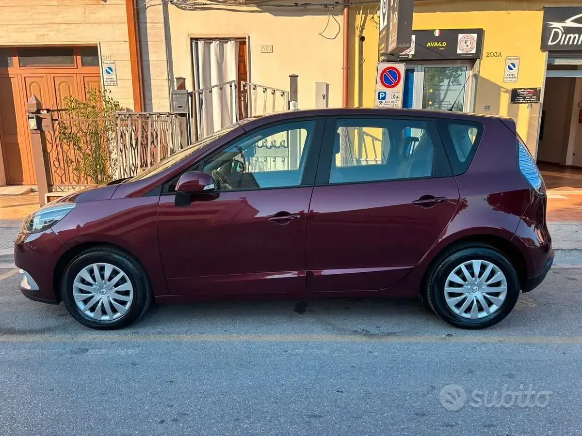 Usata Renault Scénic III 110 CV (80 kW) 2014 Viola Monovolume