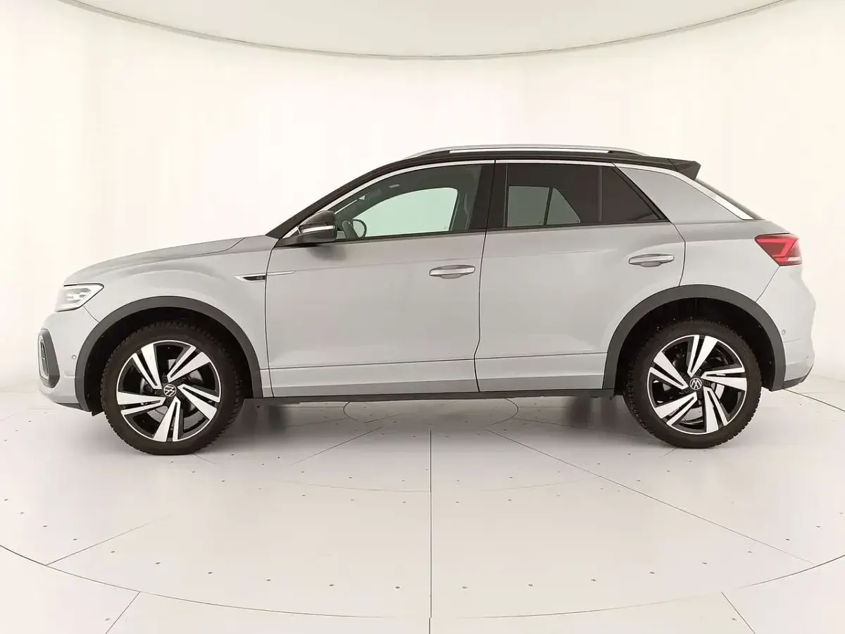 Usata VW T-Roc R-line 116 CV (85 kW) 2023 Pyrit silver metallizzato nero SUV