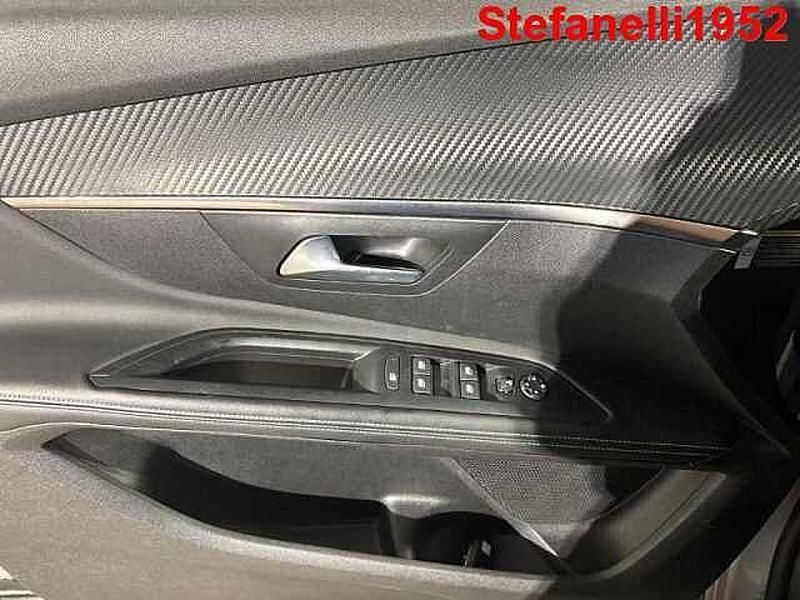 Usata Peugeot 5008 Allure 131 CV (96 kW) 2024 Gris artense SUV