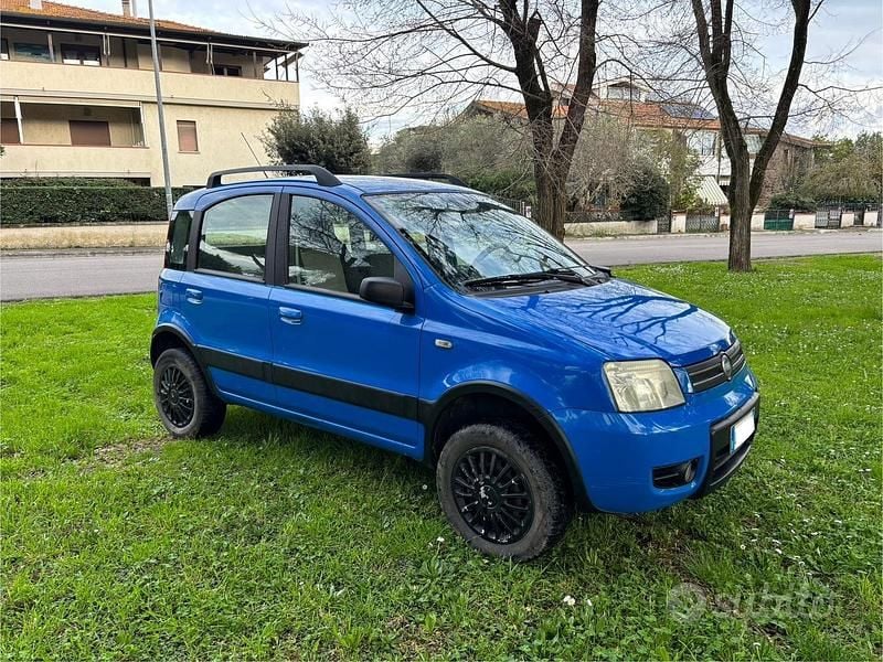 Blu/azzurro Usata 2005 Fiat Panda 4x4 Climbing Due volumi | 3500 € (Buon prezzo) - Immagine 1/4