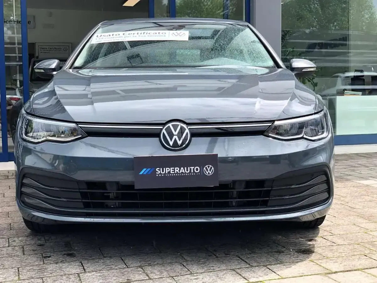 Usata VW Golf VIII 110 CV (80 kW) 2023 Grigio scuro Berlina