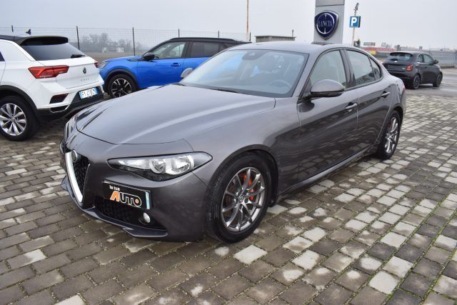 Grigio scuro metallizzato Usata 2017 Alfa Romeo Giulia Super Tre volumi | 25.390 € (Molto cara) - Immagine 1/4