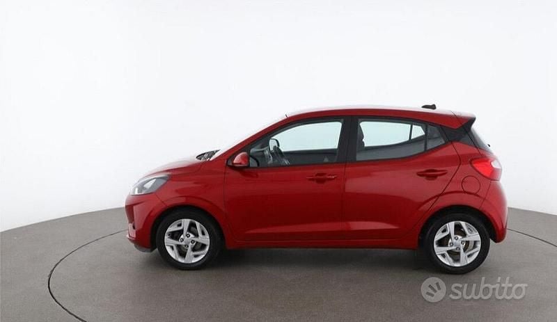 Usata Hyundai i10 Advanced 67 CV (49 kW) 2023 Rosso bordeaux Utilitaria